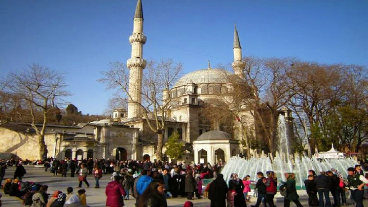 Eyüp Sultan Camii İstanbul’un güzide ibadet adresi