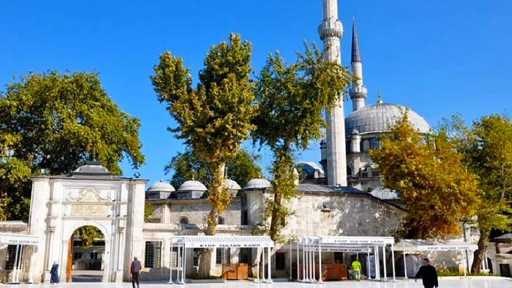 Eyüp Sultan Camii İstanbul’un güzide ibadet adresi