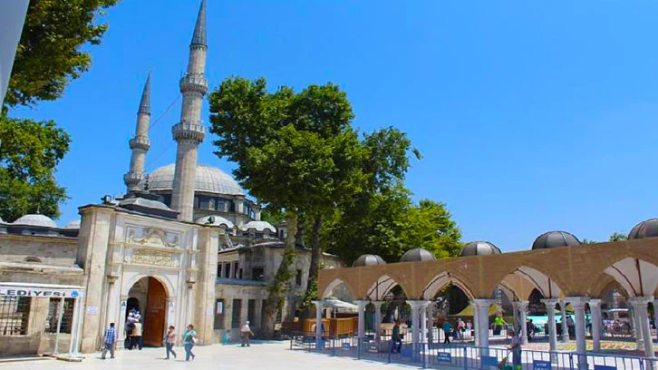 Eyüp Sultan Camii İstanbul’un güzide ibadet adresi