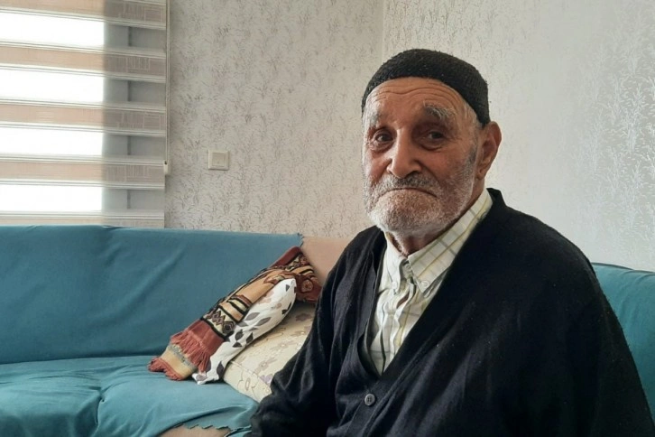 107 yaşındaki Osman dede 40 yıl önce evi terk eden oğlunu arıyor