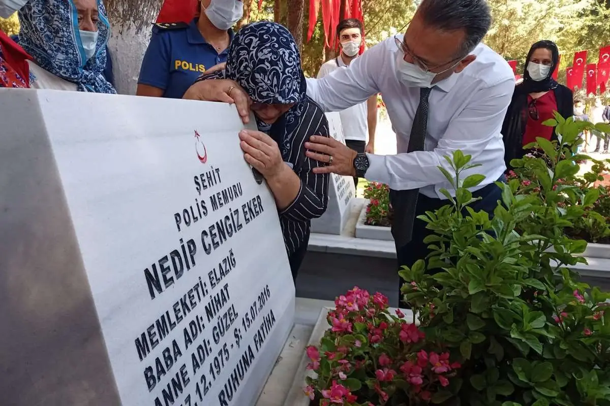 15 Temmuz Şehidi Eker'in annesinin ağıtları yürekleri dağladı