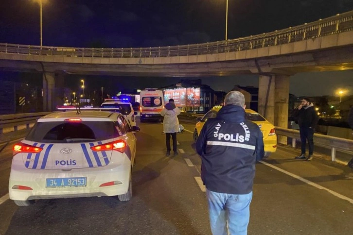 15 Temmuz Şehitler Köprüsü bağlantı yolunda evsiz kadına otomobil çarptı, kadın hayatını kaybetti