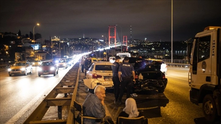 15 Temmuz Şehitler Köprüsü girişindeki zincirleme trafik kazasında 7 araçta hasar oluştu