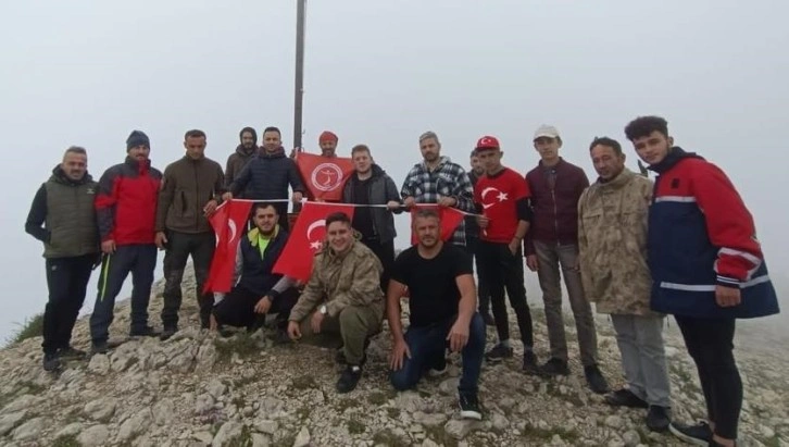 15 Temmuz Şehitleri için Ilgaz Dağı'nın zirvesine tırmandılar