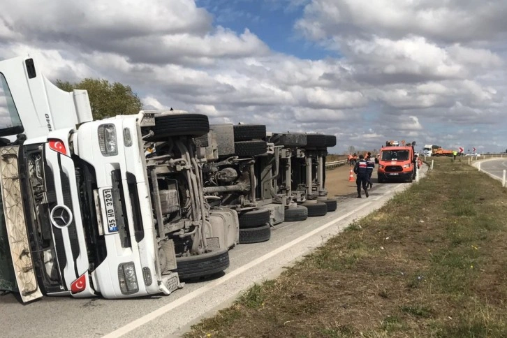 150 metre sürüklenen tırdan burnu bile kanamadan çıktı