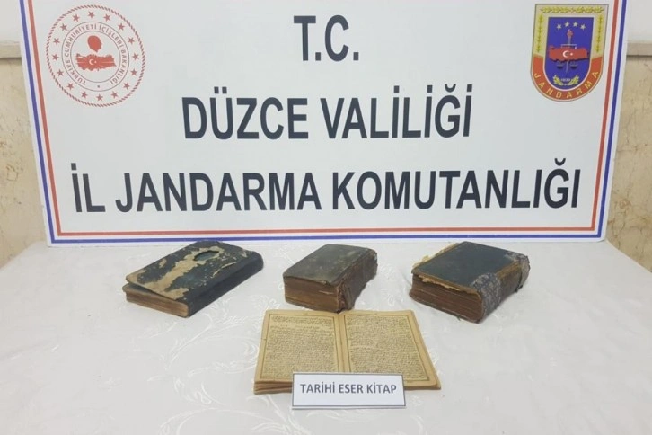 1800'lü yıllara ait el yazması dini tavsiyeler kitabı ele geçirildi