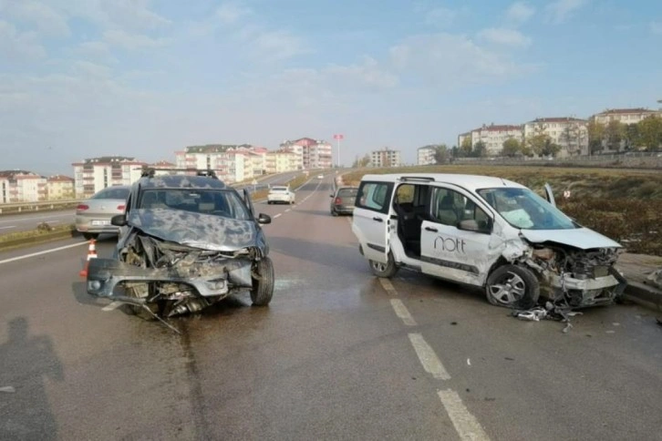 2 gün önce aldığı aracı hurdaya döndü; 4 yaralı