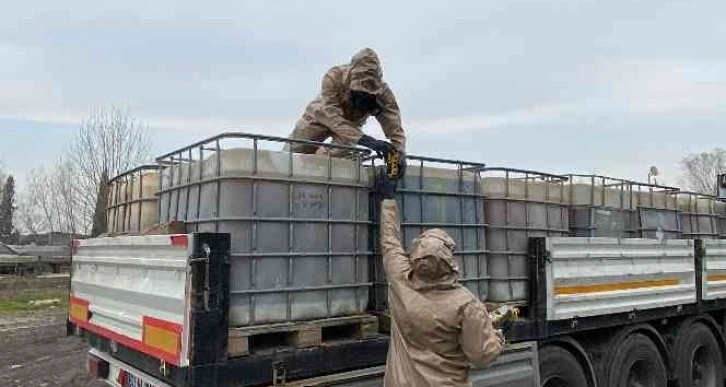 2 tır dolusu plastik tanklardan kimyasal atık çıktı