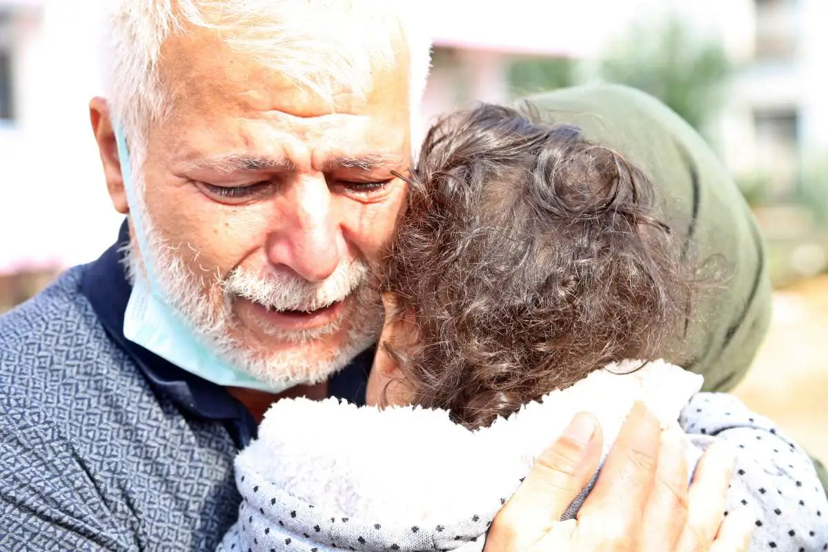 24 saat sonra kurtarılmanın mutluluğunu yaşadılar