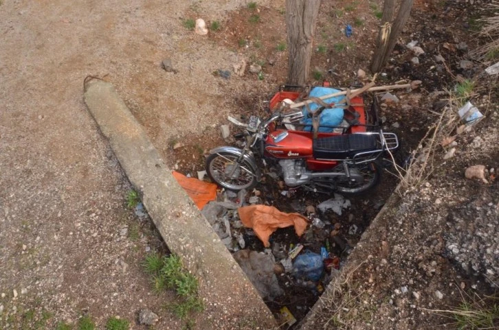 3 metrelik boşluğa düşen motosikletteki karı-koca yaralandı