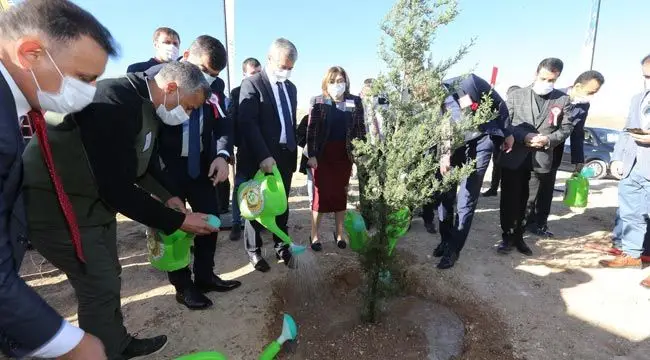 30 bin öğretmen için 30 bin fidan toprakla buluşturuldu