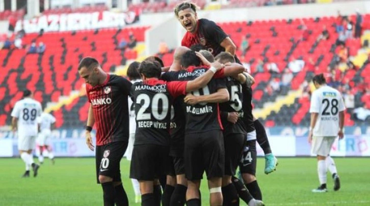 45 dakikada 5 gol! Gaziantep FK, sahasında Altay'ı 4-1 yendi