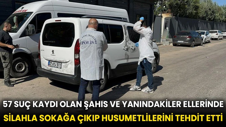 57 suç kaydı olan şahıs ve yanındakiler ellerinde silahla sokağa çıkıp husumetlilerini tehdit etti