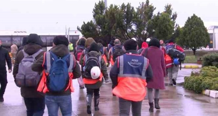 700 kişilik arama kurtarma ekibi, Sabiha Gökçen Havalimanı’ndan deprem bölgesine gitti