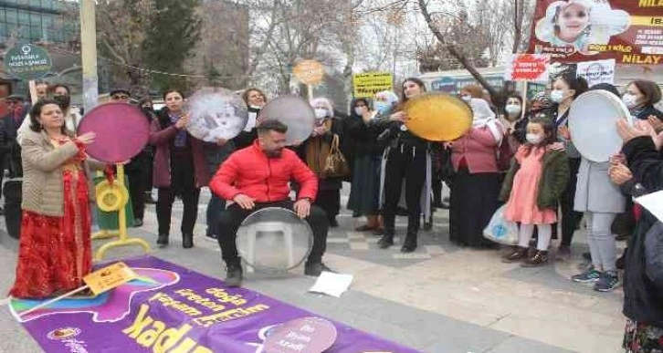 8 Mart Dünya Kadınlar Günü açıklaması sonrası halaylar çekildi