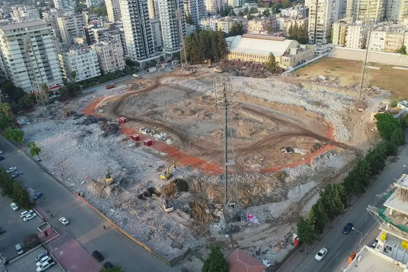 83 yıllık stadyumda yıkım tamamlandı