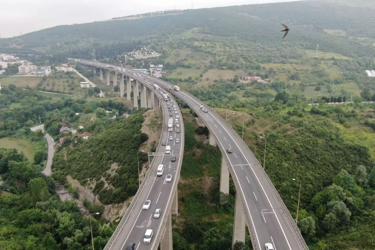 9 günlük bayram tatilinin ilk gününde TEM'de yoğunluk