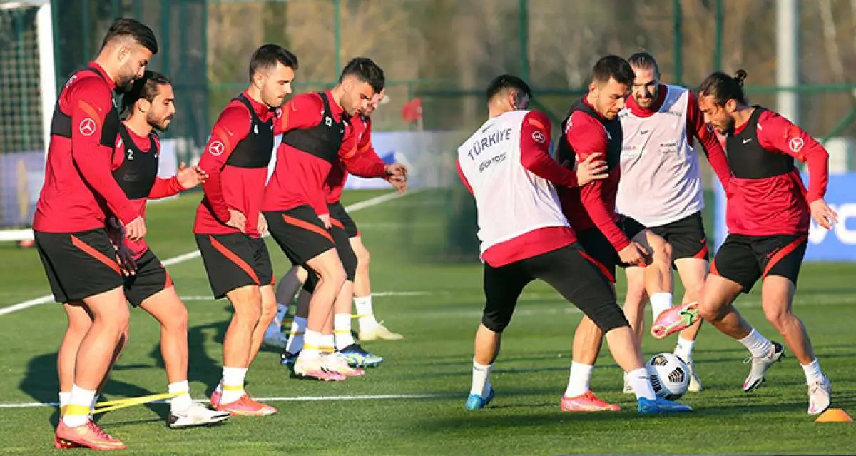 A Milli Futbol Takımı, Letonya maçı hazırlıklarına başladı