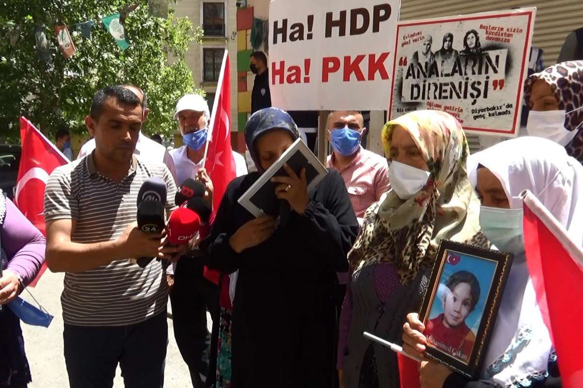 Acılı bir anne daha HDP önündeki evlat nöbetine katıldı