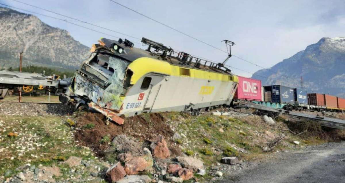 Adana'da yük treni raydan çıktı