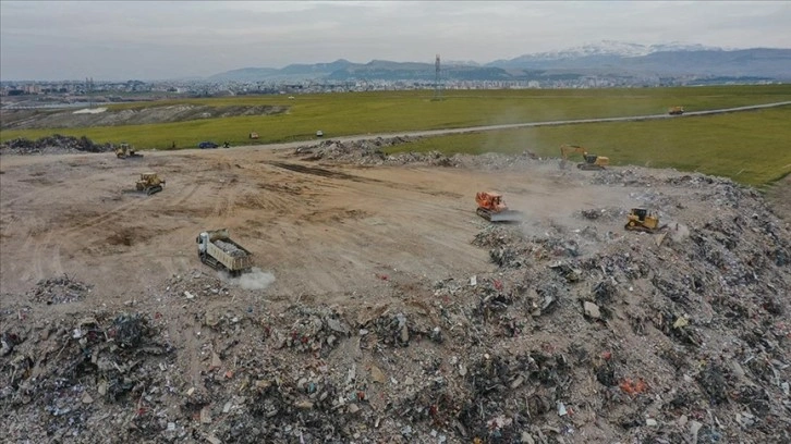 Adıyaman'da binaların enkazı 