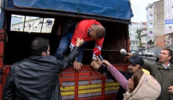 Adliyeden kaçtı! Kamyonet kasasında yakalandı