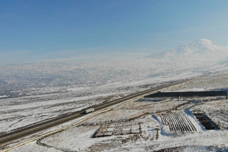 Ağrı Dağı kar tutmaya başladı