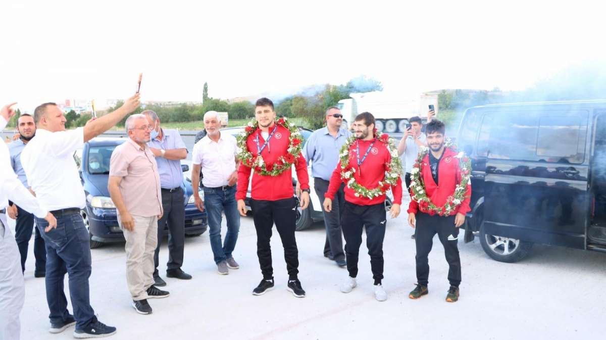 Ahmet Talha Kacur ile Kadir Kuş, Niğde'de coşkuyla karşılandı