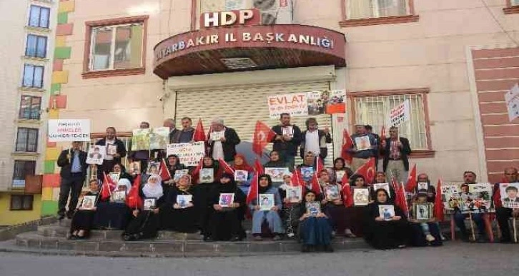 Aileler çağrıda bulunuyor, anneler evlat nöbetine katılmaya devam ediyor