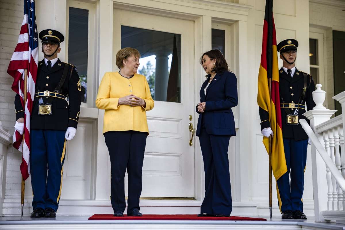 Almanya Başbakanı Merkel, ABD Başkan Yardımcısı Harris ile bir araya geldi