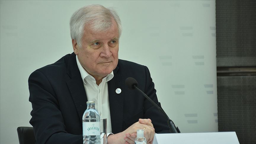 Almanya İçişleri Bakanı Seehofer: Müslüman düşmanı tutumlar toplumsal barış için tehdittir