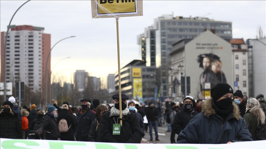 Almanya'da Kovid-19 kaynaklı ölümler 30 bini geçti