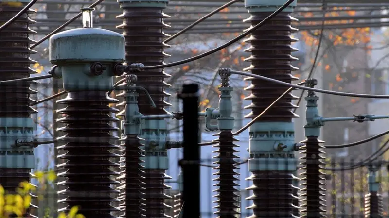 Almanya'da trafo merkezinde kısa devre yaptıran balon nedeniyle 300 bin hane elektriksiz kaldı