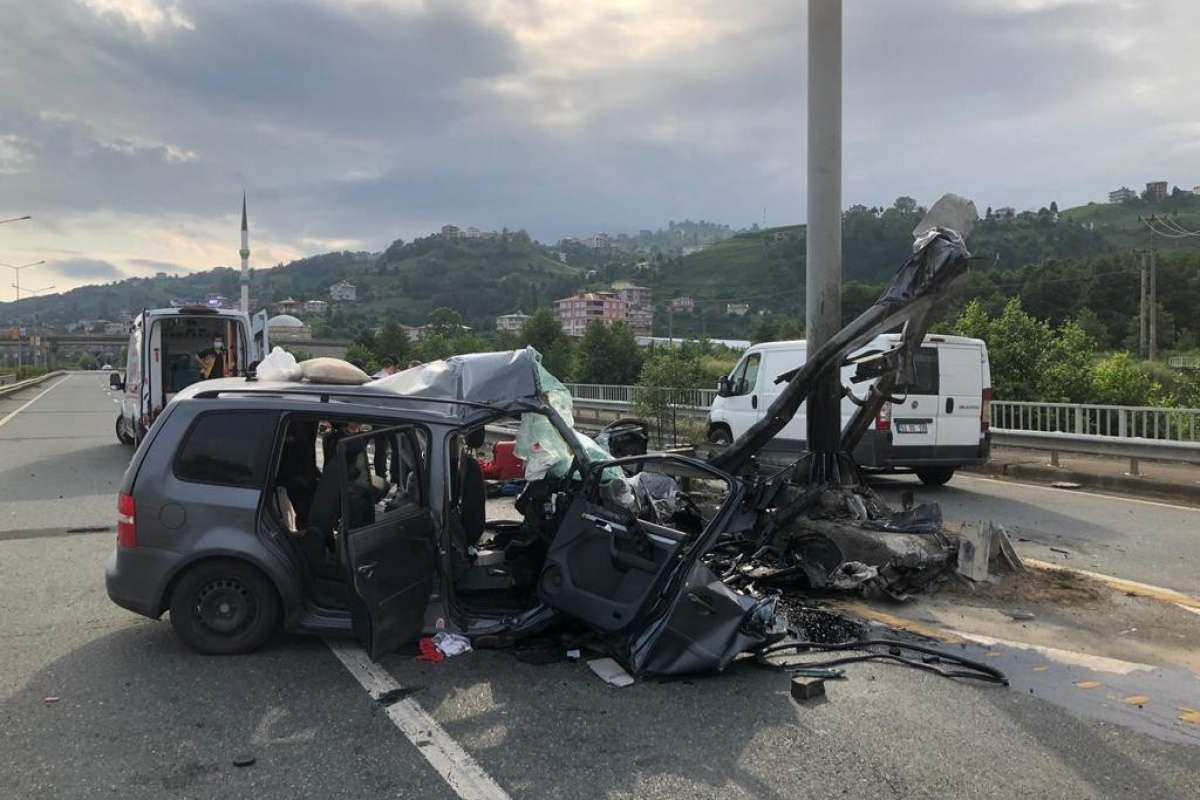 Almanya'dan Rize'ye tatile gelen gurbetçiler Of'ta kaza yaptı: 2 ölü, 4 yaralı