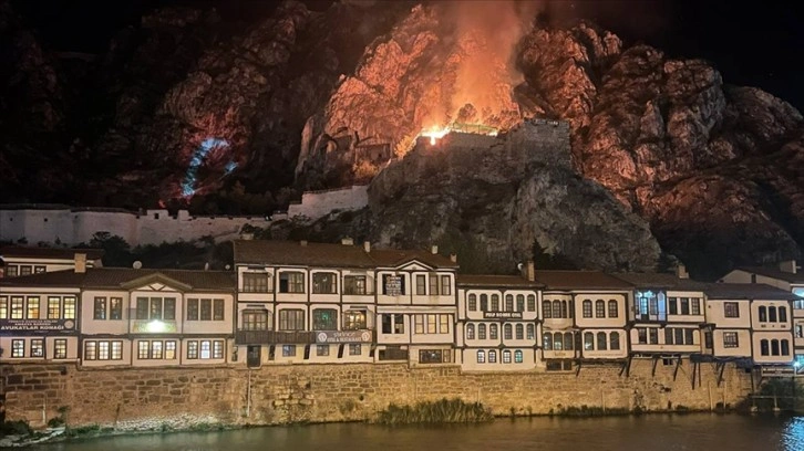 Amasya'da tarihi Kızlar Sarayı'nda çıkan yangın söndürüldü