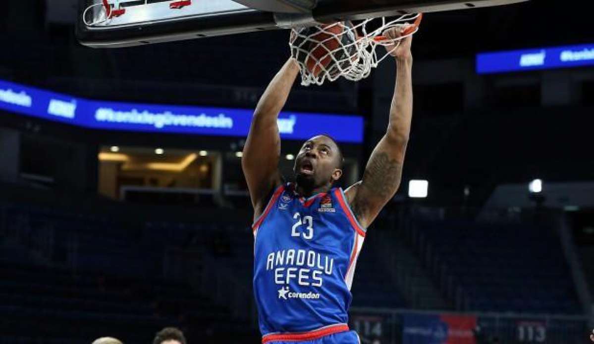 Anadolu Efes James Anderson'un sözleşmesini uzattı