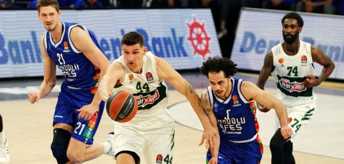 Anadolu Efes'ten Panathinaikos'a 20 sayı fark!