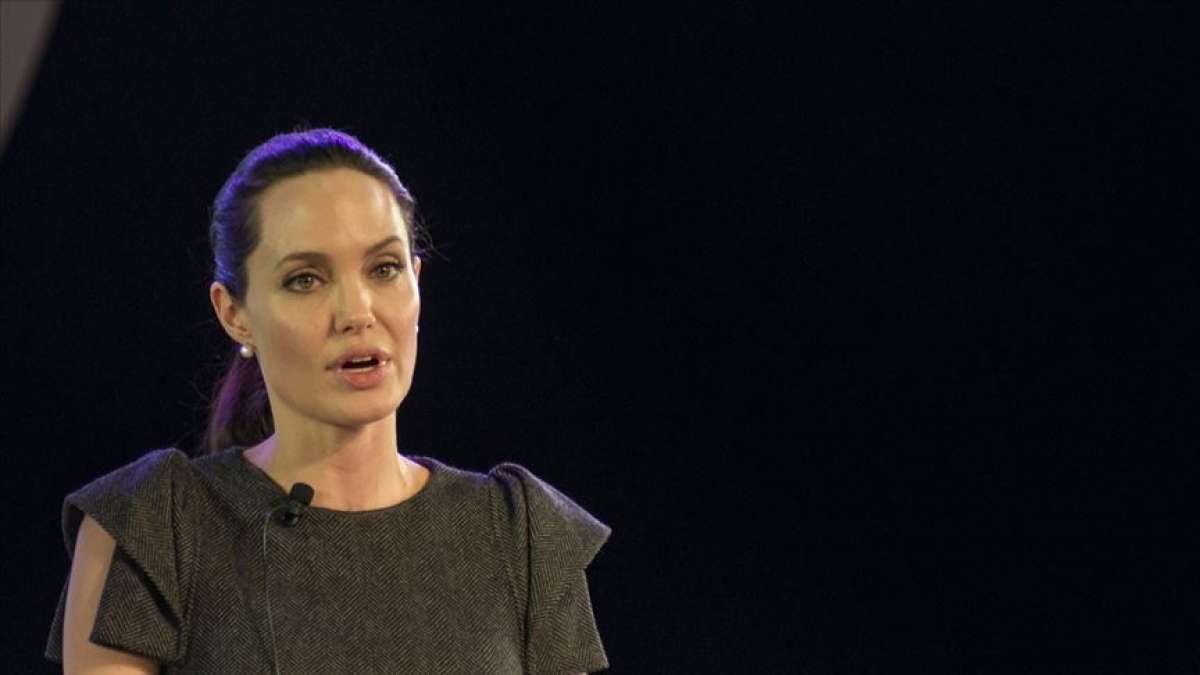 Angelina Jolie sahibi olduğu Churchill tablosunu 8,3 milyon sterline sattı