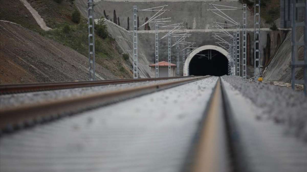 Ankara-Sivas YHT hattının performans testlerini yapacak tren yola çıktı