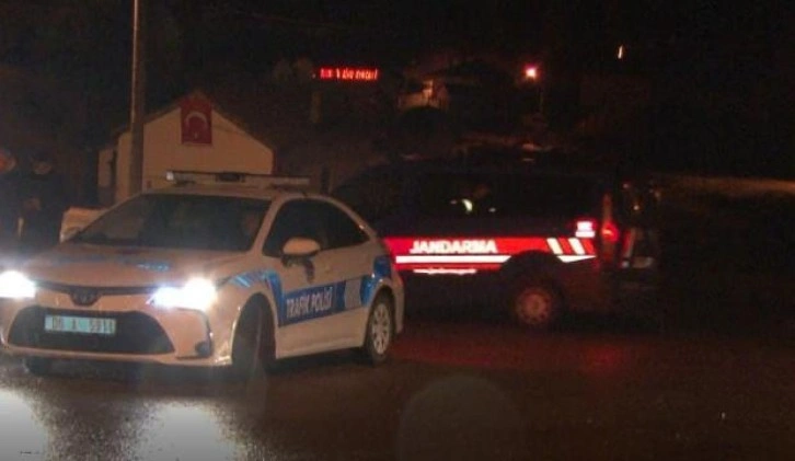 Ankara'da akılalmaz olay! Kendisine yardıma gelen polislere saldırıp polis aracını çaldı