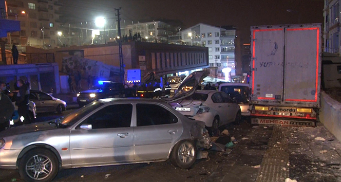 Ankara'da freni patlayan tır 11 aracı biçip evin duvarına çarptı: 1 yaralı