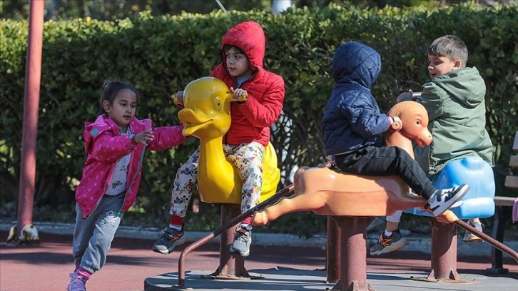 Antalya ve çevre illerde çok sayıda depremzede misafir ediliyor