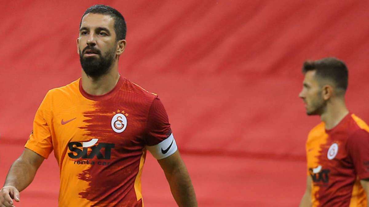 Arda Turan'dan Hataylı futbolcuya tepki: Zamana oynama kaptan