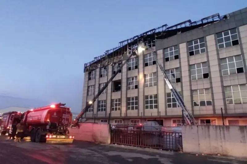 Arnavutköy’deki yangın kontrol altına alındı: Hasarın boyutu gün ağarınca ortaya çıktı