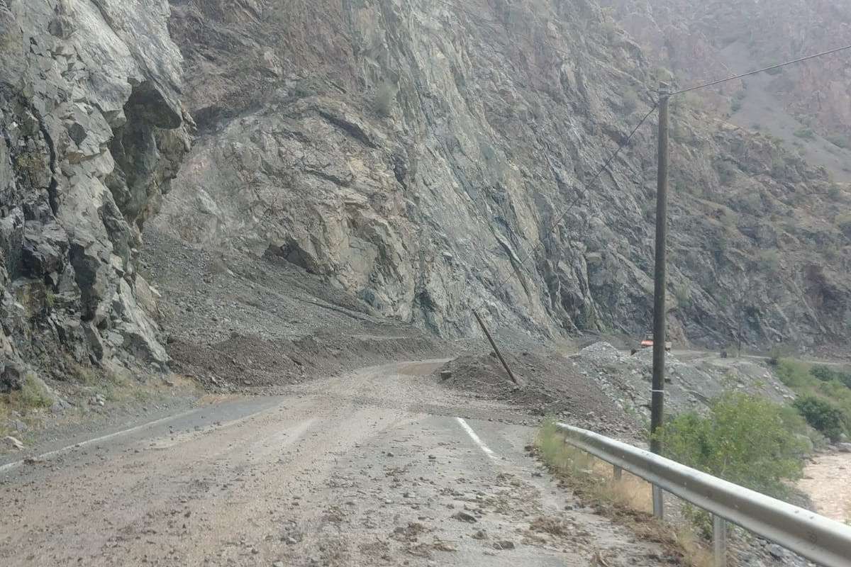 Artvin-Erzurum karayolu heyelan nedeniyle ulaşıma kapandı