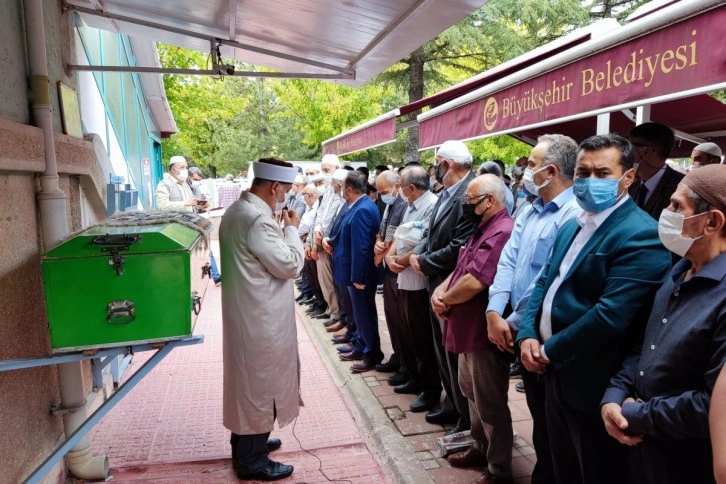 Aşı yaptırmayan vaiz, anne ve babasının ardından hayatını kaybetti