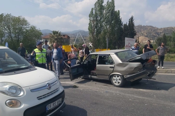 Aydın-Denizli yolunda zincirleme kaza; 6 yaralı