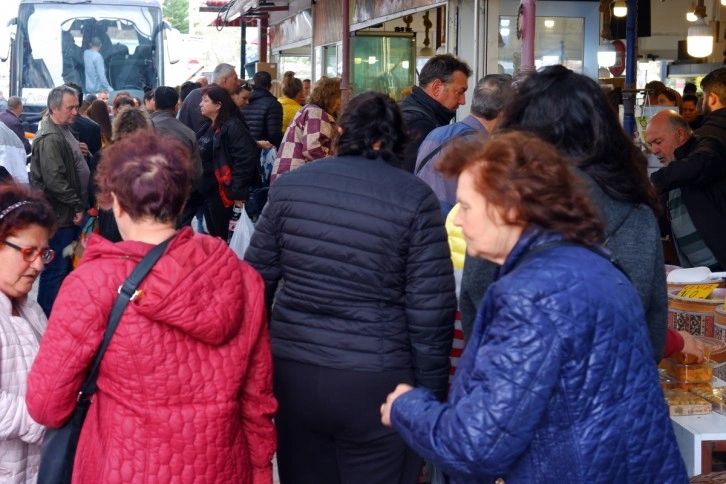 Aynı anda on binden fazla Bulgar akın etti, alışveriş yarışı izdihama dönüştü