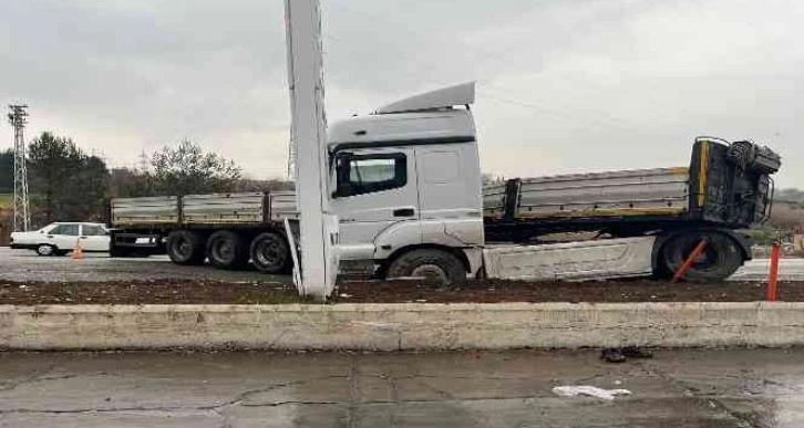 Aynı virajda 4 günde 2’nci tır kazası