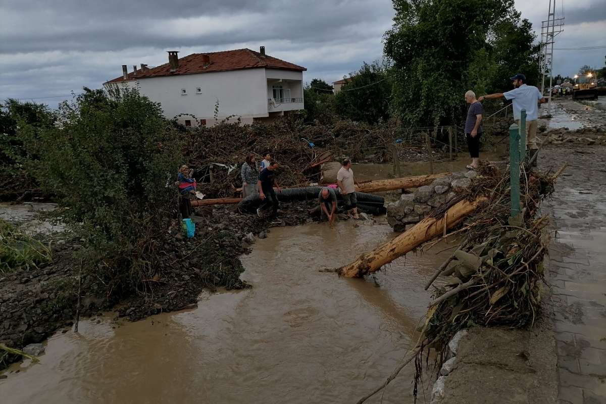 Baba, sele kapılınca çocuklarına ‘Kelime-i Şehadet' getirin diye seslendi